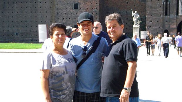 Philippe Coutinho com a família em Milão (Foto: Divulgação / Arquivo Pessoal)