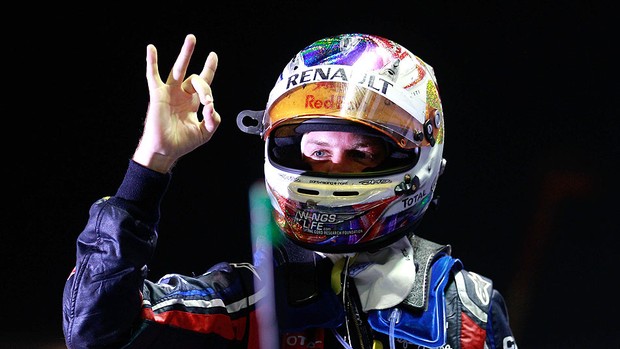 Vettel comemora vitória em Cingapura (Foto: Reuters)