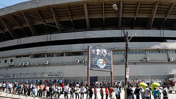 fila de torcedores no Morumbi para o jogo do São Paulo (Foto: Ag. Estado)