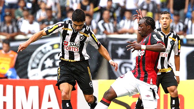 Suspenso, Renato desfalca o time contra o Santos (Ivo Gonzalez / O Globo)