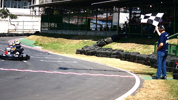 Mihaly Hidasy, diretor de provas do GP do Brasil de 1991 bandeirada kart volta redonda (Foto: Alex Macabú)