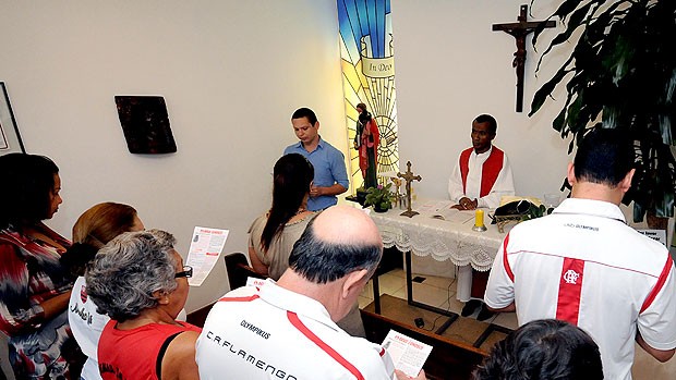 Dia do Fla começa com pouco público na missa oficial (Alexandre Vidal / Fla Imagem)