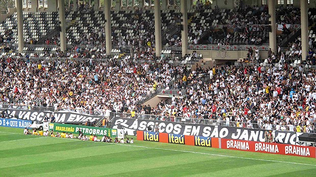 faixa clássicos em são januário vasco (Foto: Rafael Cavalieri / Globoesporte.com)
