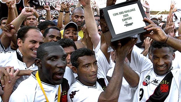 Odvan comemora título brasileiro do Vasco com Romário e Viola (Foto: AFP)