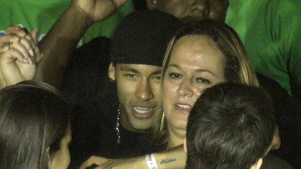 Neymar com a mãe no evento FOLIANÓPOLIS 2011 (Foto: Raphael Mesquita / Divulgação)
