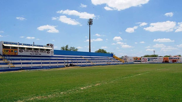 Estádio Pereirão, casa do Serra Talhada (Foto: Tiago Medeiros, GLOBOESPORTE.COM)