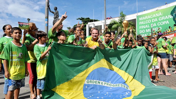 movimento de 'abraço' ao Maracanã e mais jogos da Copa no Rio de Janeiro  (Foto: Celso Pupo / Ag. Estado)