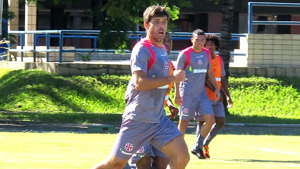 Juninho Pernambcuano no treino do Vasco (Foto: Gustavo Rotstein / GLOBOESPORTE.COM)
