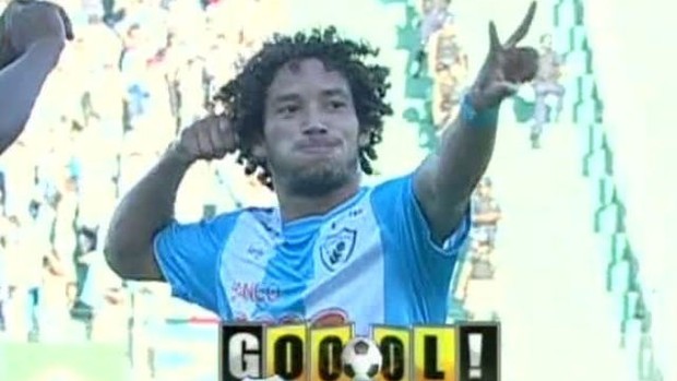 Arthur comemora o gol do Londrina (Foto: reprodução RPCTV)