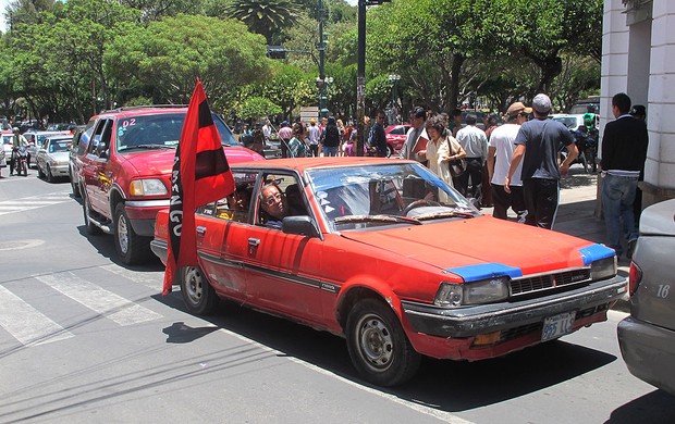carro com bandeira do Flamengo na Bolívia (Foto: Richard Souza / Globoesporte.com)