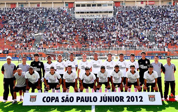 time do Corinthians na final da Copa SP (Foto: Marcos Ribolli / GLOBOESPORTE.COM)