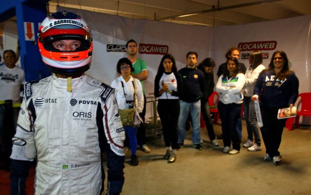 Fãs de Rubens Barrichello acompanham o piloto nas 500 Milhas de Kart em 2011 (Foto: Carsten Hosrt/ Divulgação)