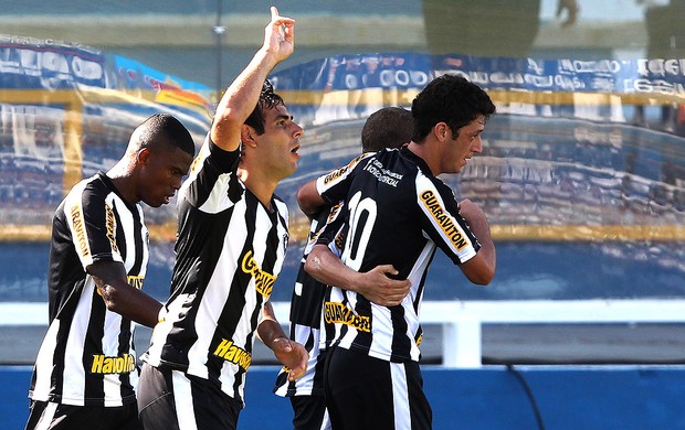 Herrera comemora gol do Botafogo contra o Macaé (Foto: Satiro Sodré / Divulgação Agif)