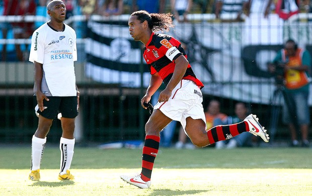 Ronaldinho Gaúcho comemora gol do Flamengo contra o Resende (Foto: Fabio Castro / Ag. Estado)