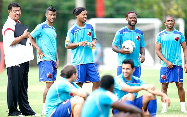 Ronaldinho Gaúcho, Vagner Love, Léo Moura e Joel Santana no treino do Flamengo (Foto: André Portugal / Vipcomm)