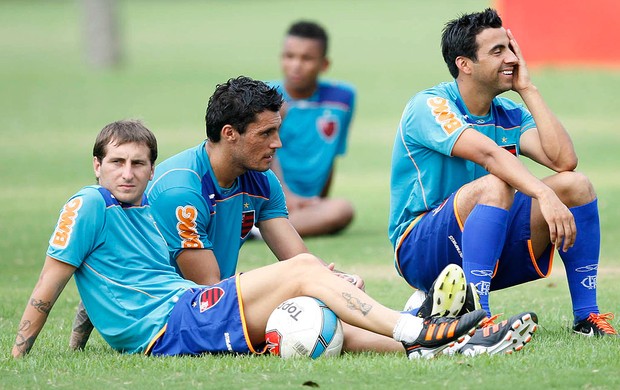 Bottinelli, Gonzalez e Maldonado no treino do Flamengo (Foto: Luiz Pires / VIPCOMM)