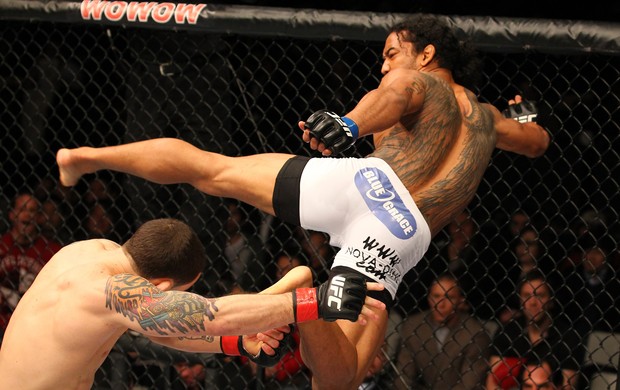 Frankie Edgar tenta derrubar Ben Henderson no UFC 144 (Foto: Getty Images)