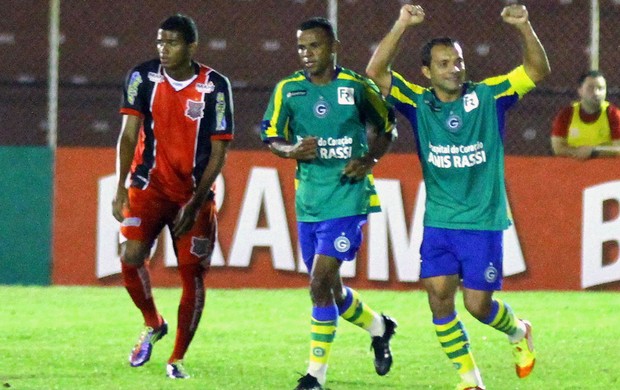 Iarley gol Goiás (Foto: Denny Cesare / Ag. Estado)