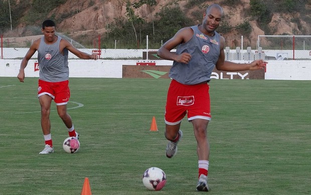 Leo e Ronaldo Conceição - Náutico (Foto: Elton de Castro / GloboEsporte.com)