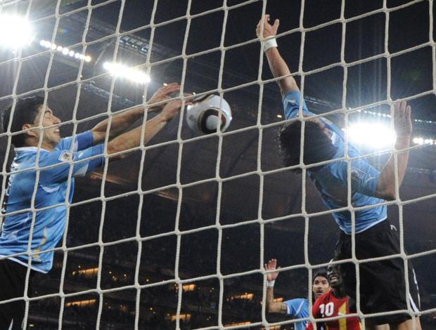 suarez penalti uruguai x gana (Foto: AFP)
