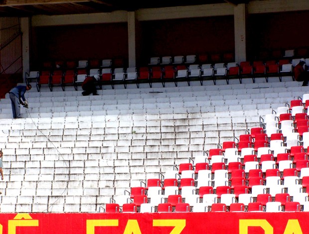 retirada dos assentos do anel inferior do estádio Beira-Rio