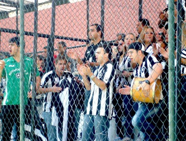 Torcida de funcionários treino do Botafogo 