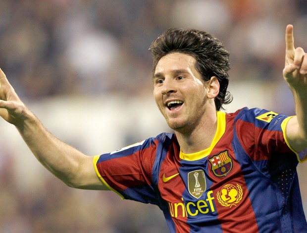 Messi comemora no jogo entre Barcelona e Zaragoza