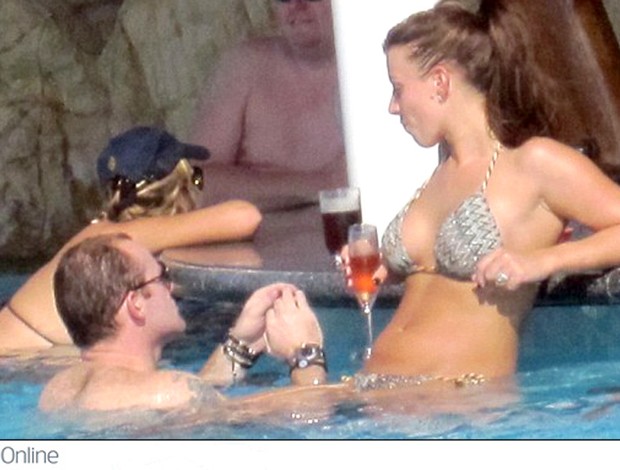 Rooney e esposa curtem Dubai