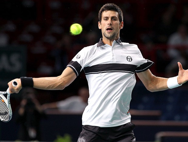 Novak Djokovic na partida contra Juan Monaco em Paris