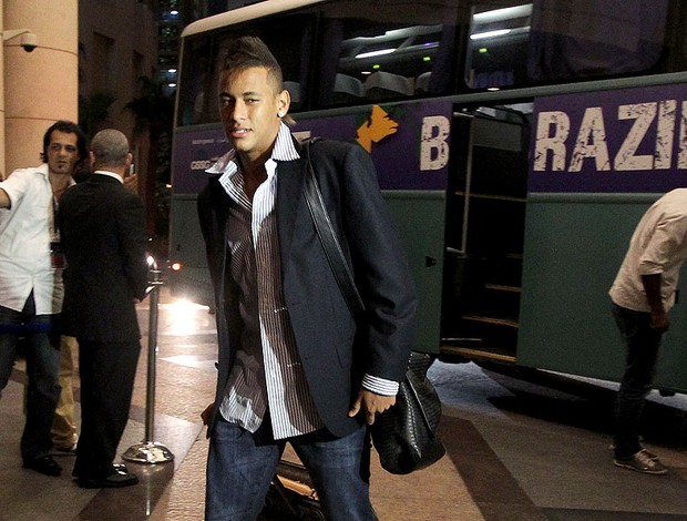 Neymar chega em Doha para amistoso da seleção