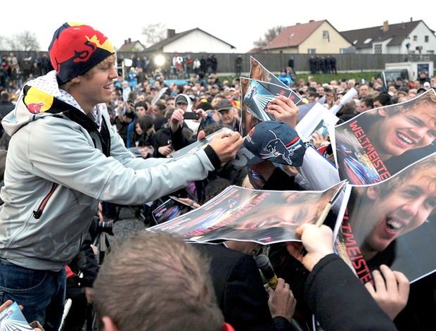 Vettel sendo recebido pelos fãs em sua cidade natal