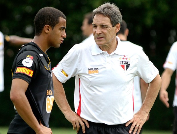 Paulo Cesar Carpegiani e Lucas no treino do São Paulo (Foto: Luiz Pires / VIPCOMM)