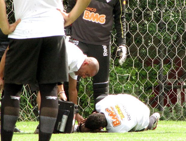 Fernandinho se machuca no treino do São Paulo
