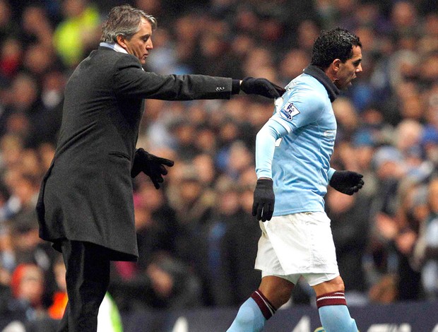 Tevez discute com técnico Mancini Manchester City