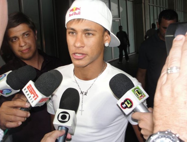neymar apresentação selecao sub-20 aeroporto