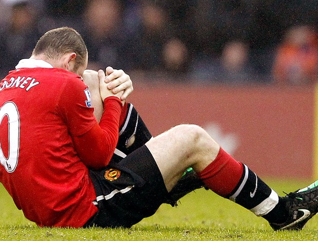Rooney se machuca durante partida do Manchester United
