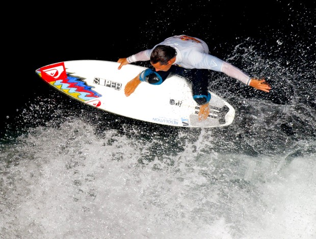 surfe exibição noturna travis logie cidade do cabo