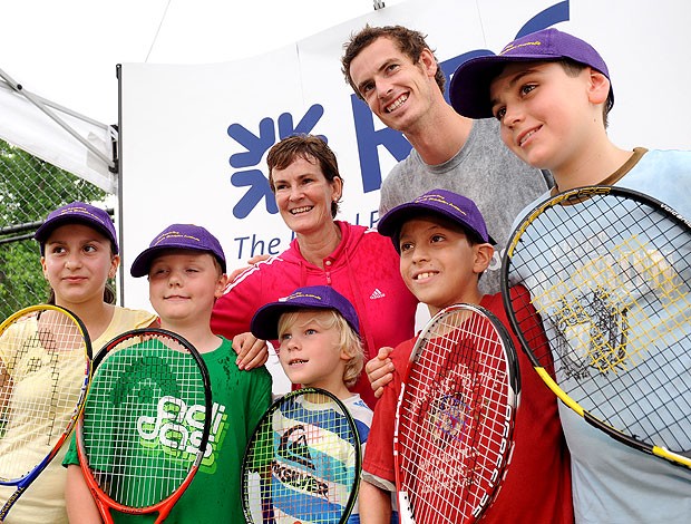 Andy Murray treinando crianças em Melbourne