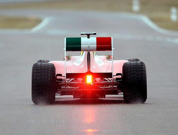 Massa faz testes com o novo carro da Ferrari