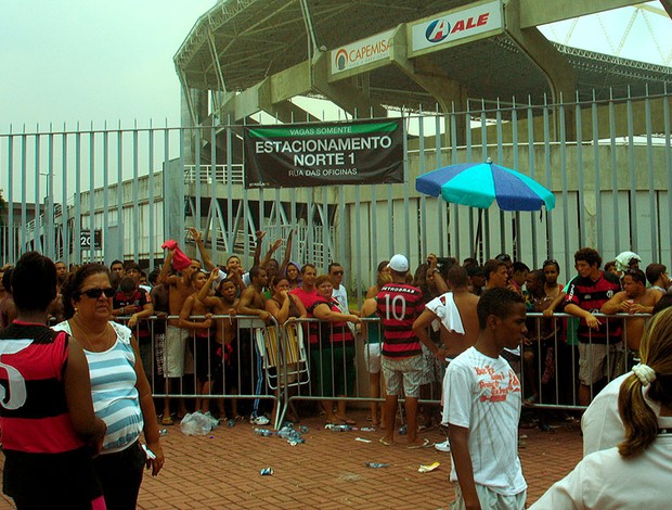 fila de torcedores do Flamengo para comprar ingressos