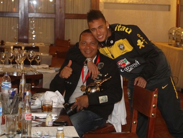 Neymar e o pai Neymar Silva na concentração da Seleção (Foto: Mowa Press)