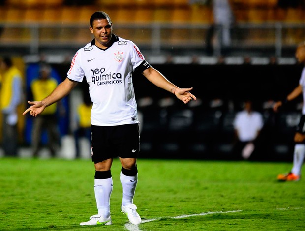 Ronaldo Corinthians x Tolima (Foto: Marcos Ribolli / Globoesporte.com)