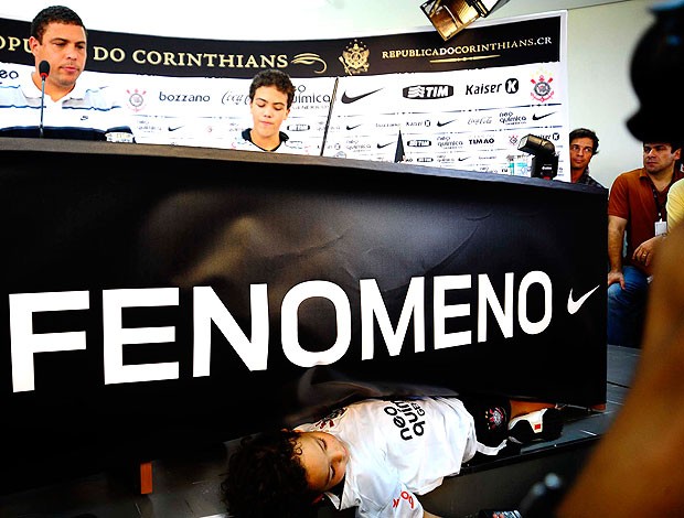 filho de Ronaldo na coletiva de despedida (Foto: Marcos Ribolli / GLOBOESPORTE.COM)