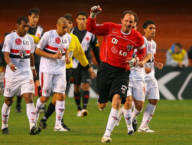 Ceni comemora gol contra o Vasco em 2008 (Foto: Gaspar Nóbrega / VIPCOMM)