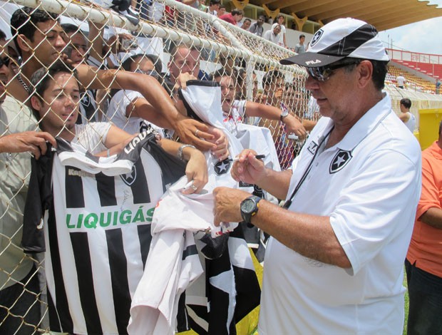 Joel Santana treino Botafogo Aracaju (Foto: Gustavo Rotstein / Globoesporte.com)