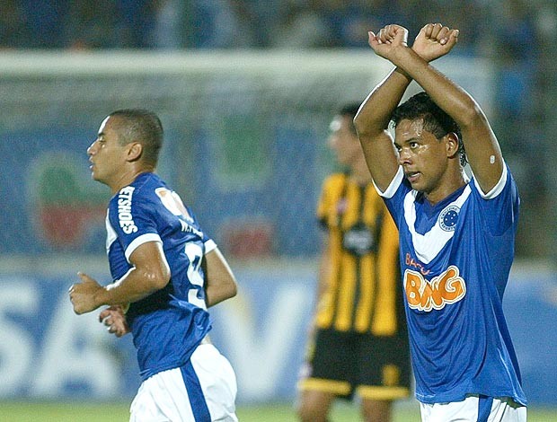 Wallyson gol Cruzeiro (Foto: EFE)