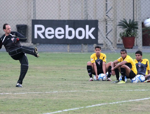 Rogério Ceni e Lucas no treinamento do São Paulo (Foto: Luiz Pires / Vipcomm)