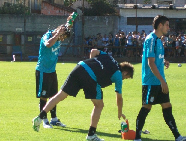 Calor no treino do Grêmio (Foto: Eduardo Cecconi/Globoesporte.com)