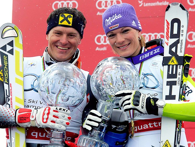 Ivica Kostelic e Maria Riesch com as taças da copa do mundo de esqui  (Foto: Reuters)