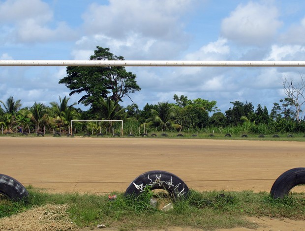 Campo onde Rivaldo começou a jogar quando criança (Foto: Marcelo Prado / GLOBOESPORTE.COM)